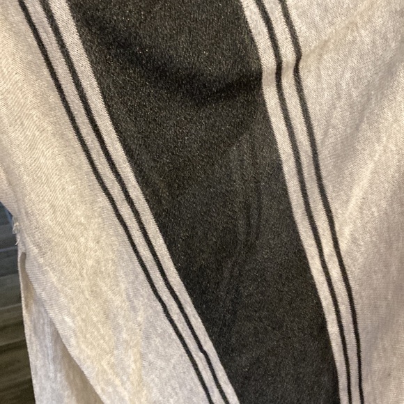 Stem and Vine grey and black pullover v neck light weight with tassel - Picture 2 of 5